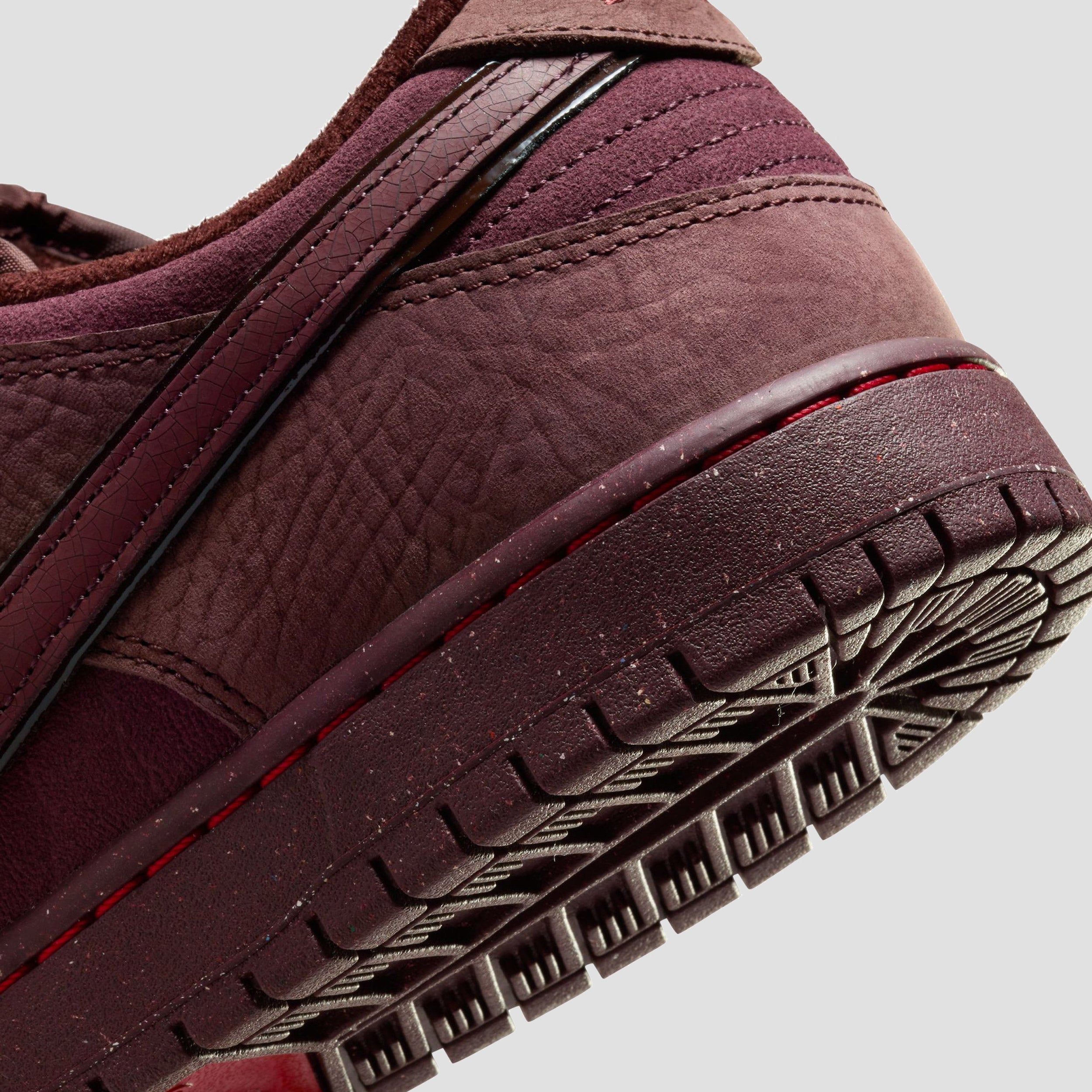 Nike SB Dunk Low Premium Skate Shoes Burgundy Crush / Dark Team Red - Earth