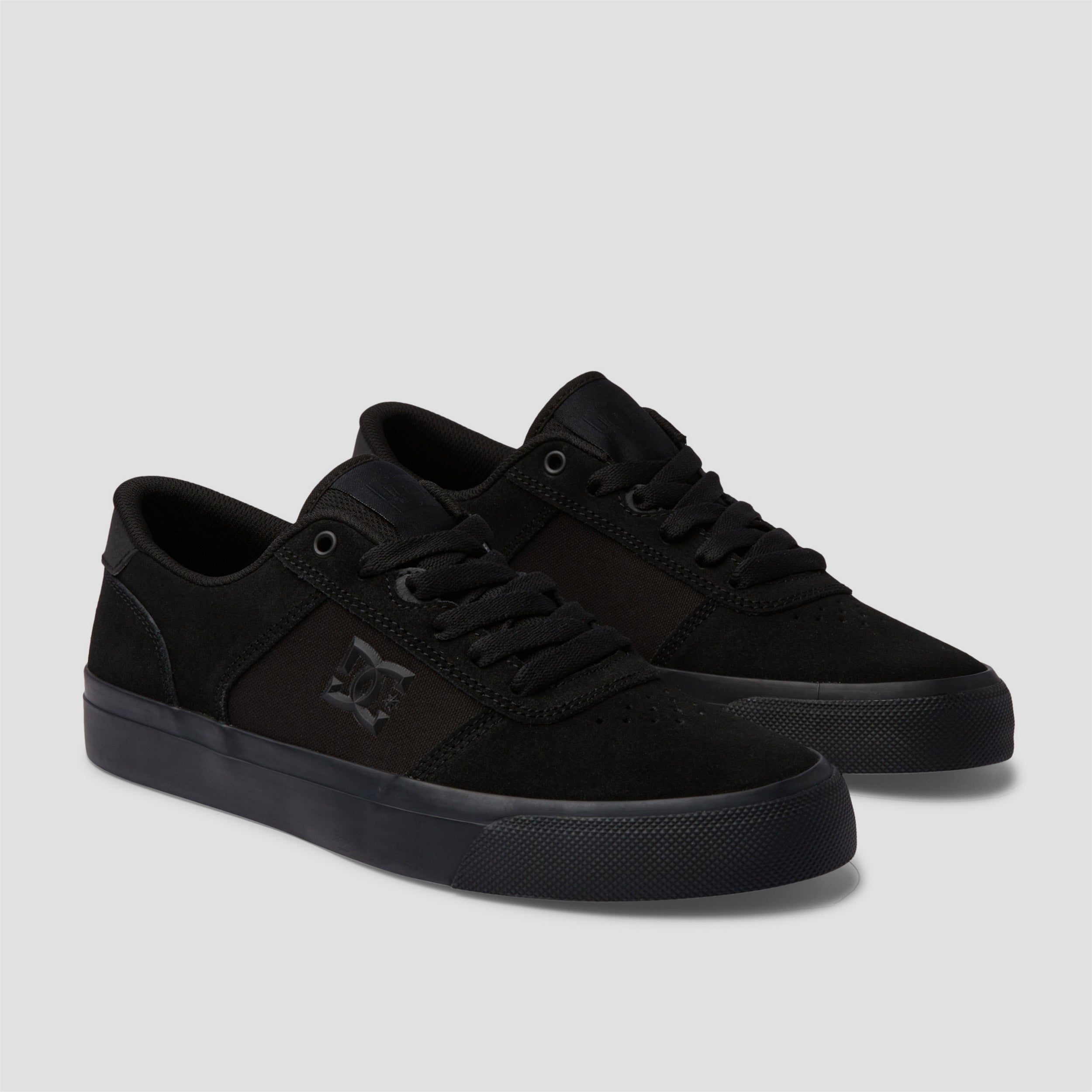 DC Teknic Skate Shoes Black / Black / Black