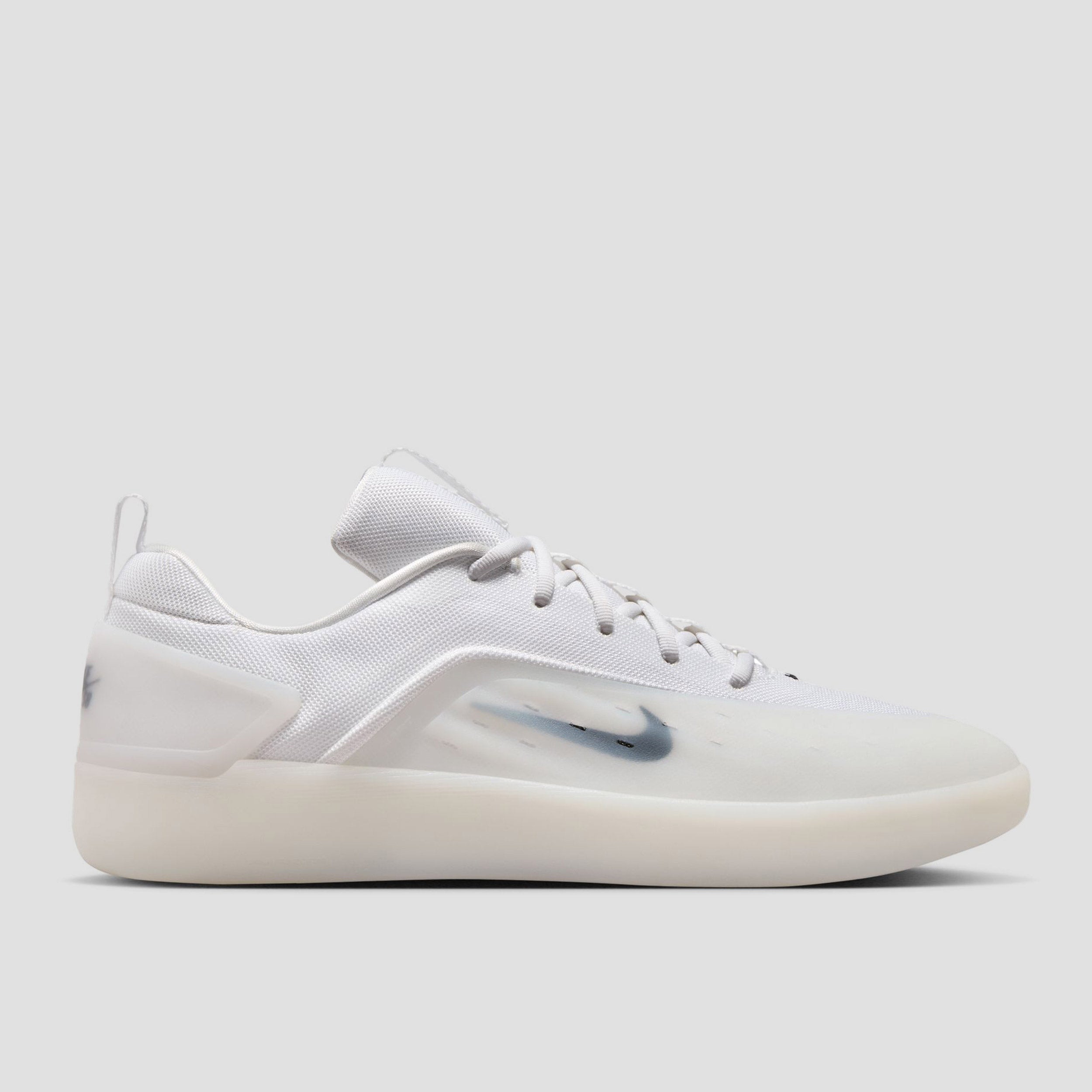 Nike SB Zoom Nyjah 4 Skate Shoes White / Black / White / Black