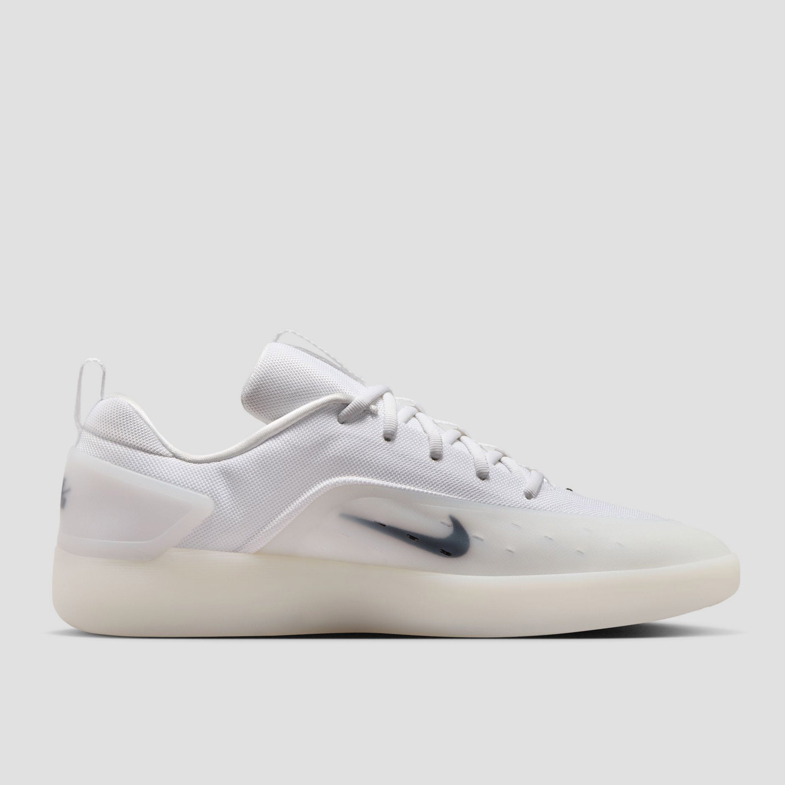 Nike SB Zoom Nyjah 4 Skate Shoes White / Black / White / Black