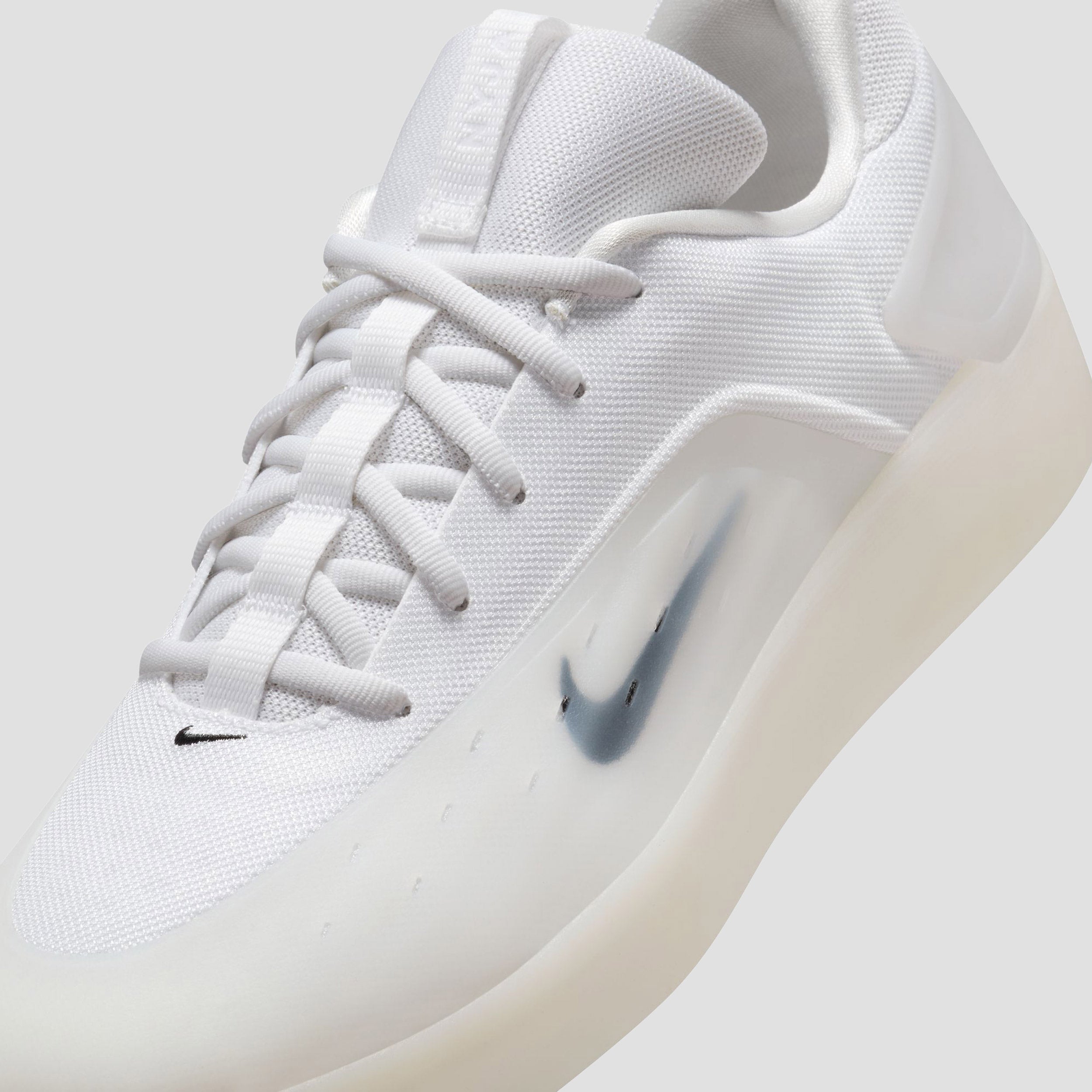 Nike SB Zoom Nyjah 4 Skate Shoes White / Black / White / Black