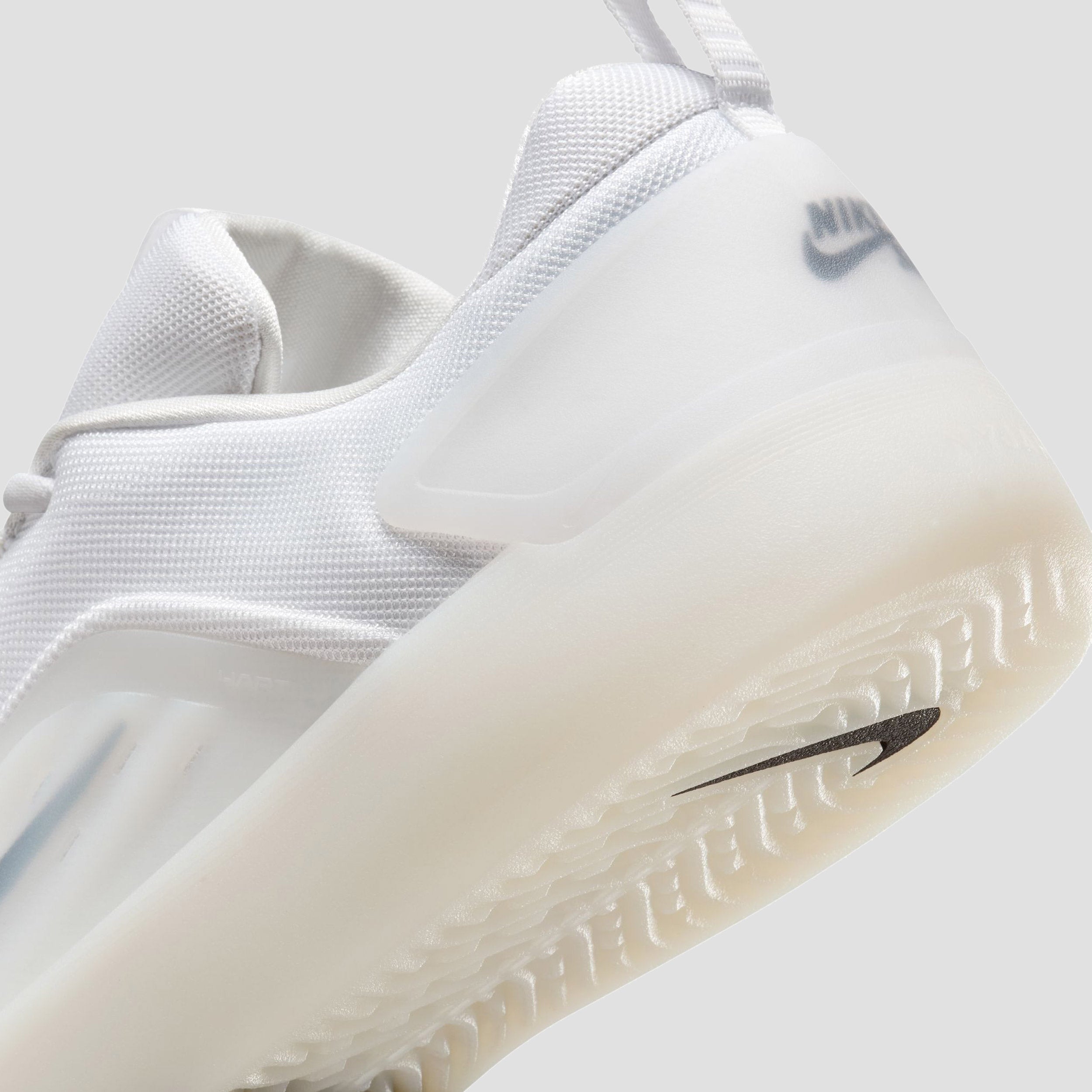 Nike SB Zoom Nyjah 4 Skate Shoes White / Black / White / Black