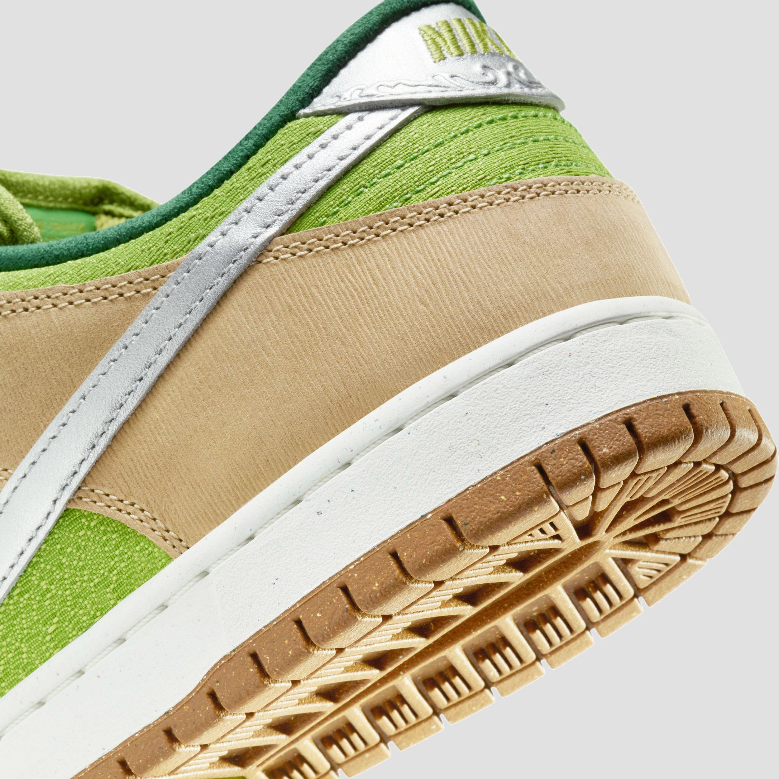 Nike SB Dunk Low Pro Skate Shoes Escargot Sesame / Metallic Silver / Pear Fir