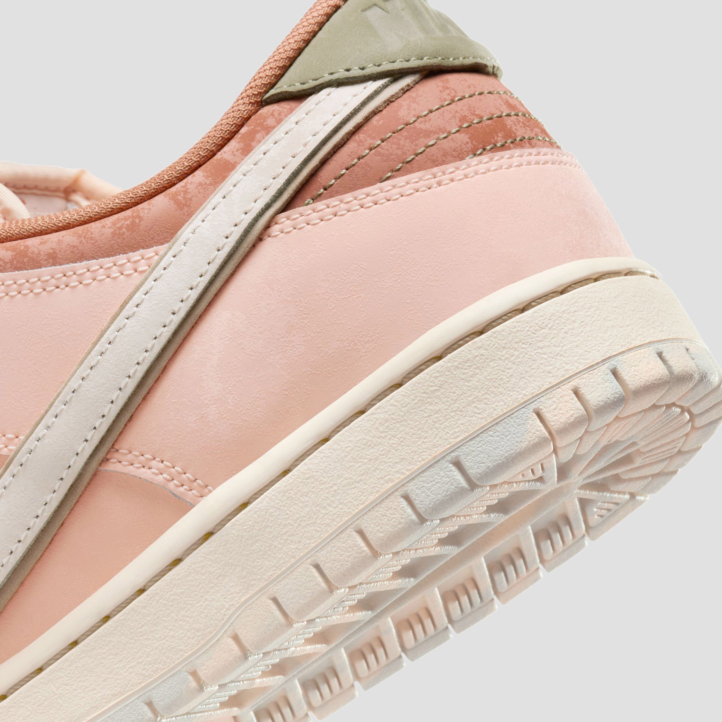 Nike SB Dunk Low Pro Premium Skate Shoes Amber Brown / Guava Ice - Crimson Tint - Hemp