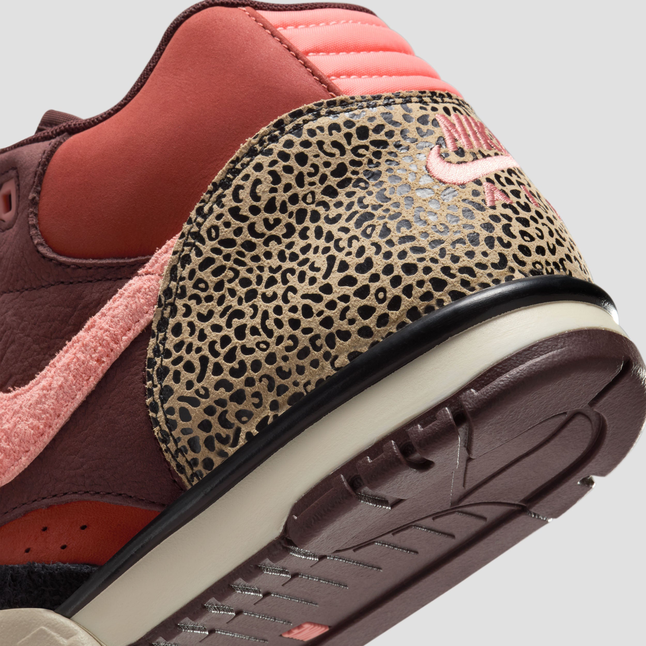 Nike SB Air Trainer 1 Skate Shoes Limestone / Pink Quartz / Earth / Dusty Pink
