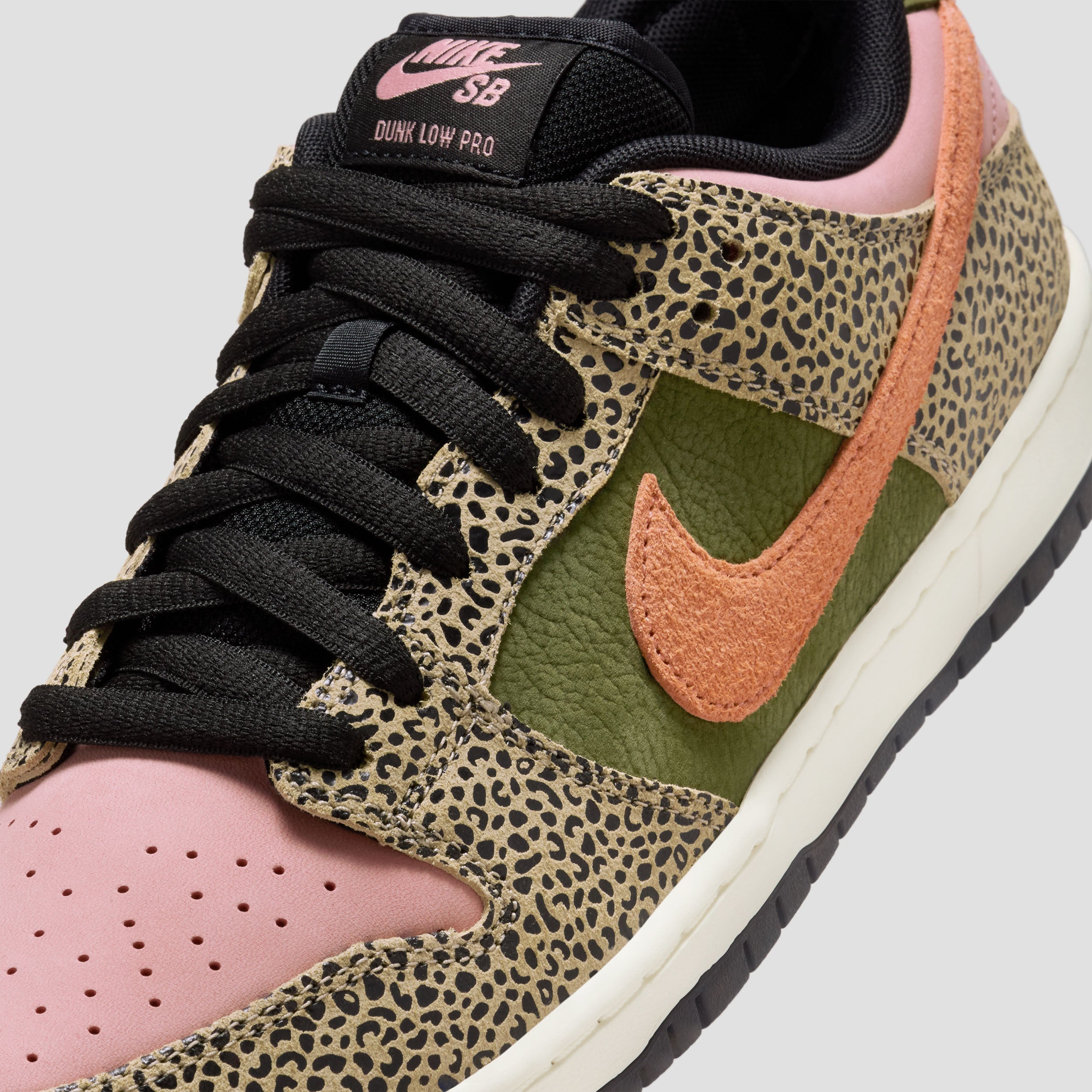 Nike SB Dunk Low Pro Skate Shoes Khaki / Amber Brown / Rough Green / Rust Pink
