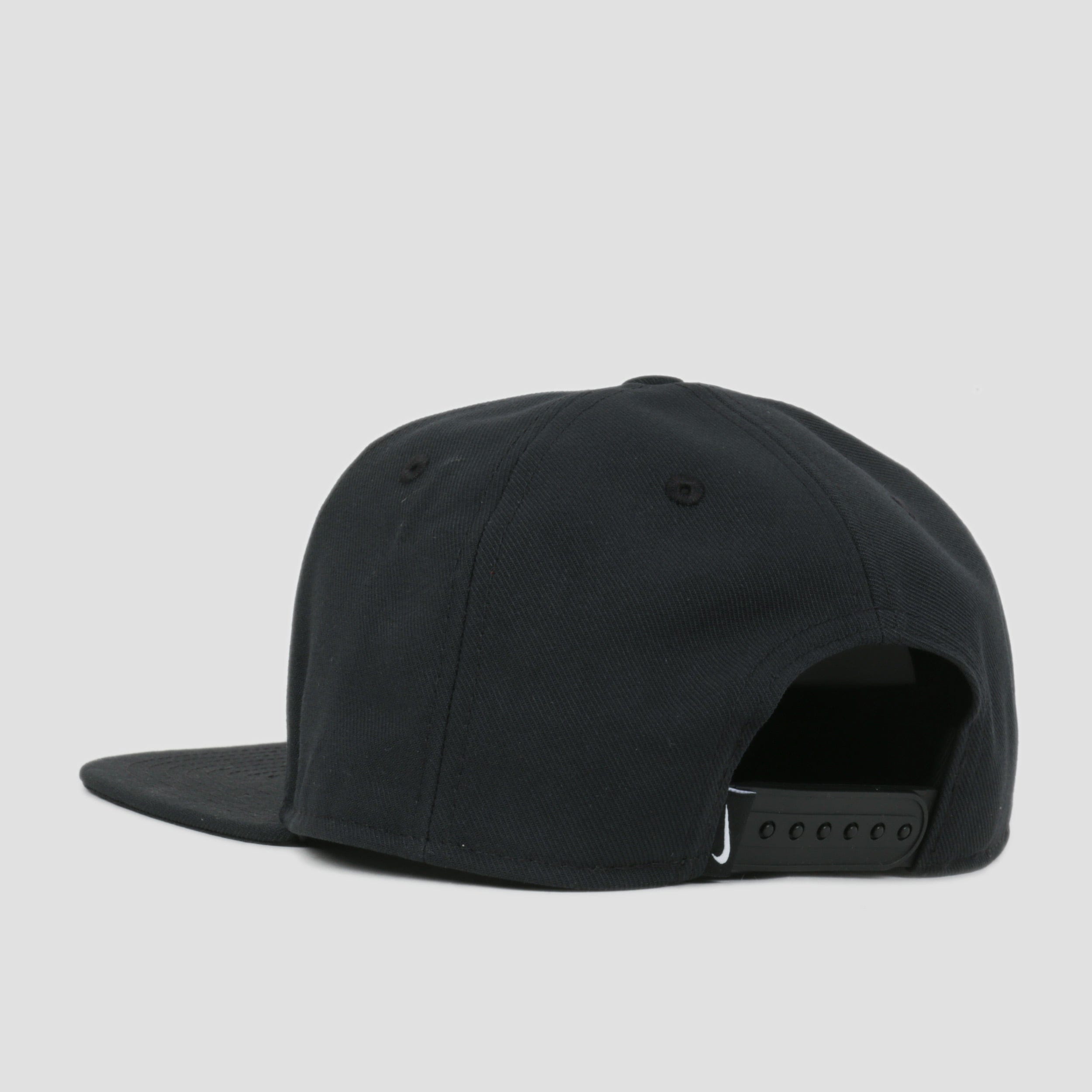 Nike Dri-Fit Pro Structured Futura Cap Black / White