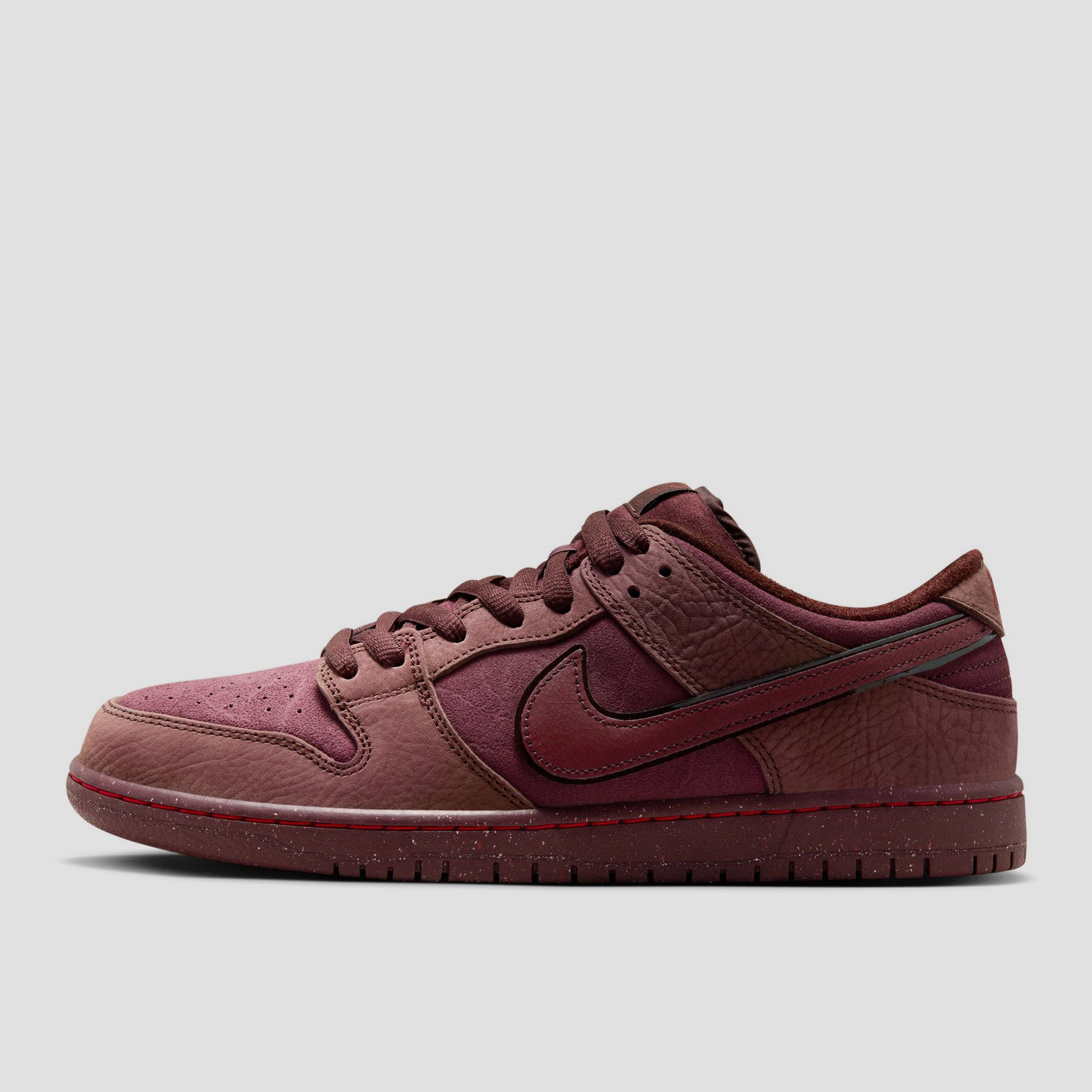 Nike SB Dunk Low Premium Skate Shoes Burgundy Crush / Dark Team Red - Earth