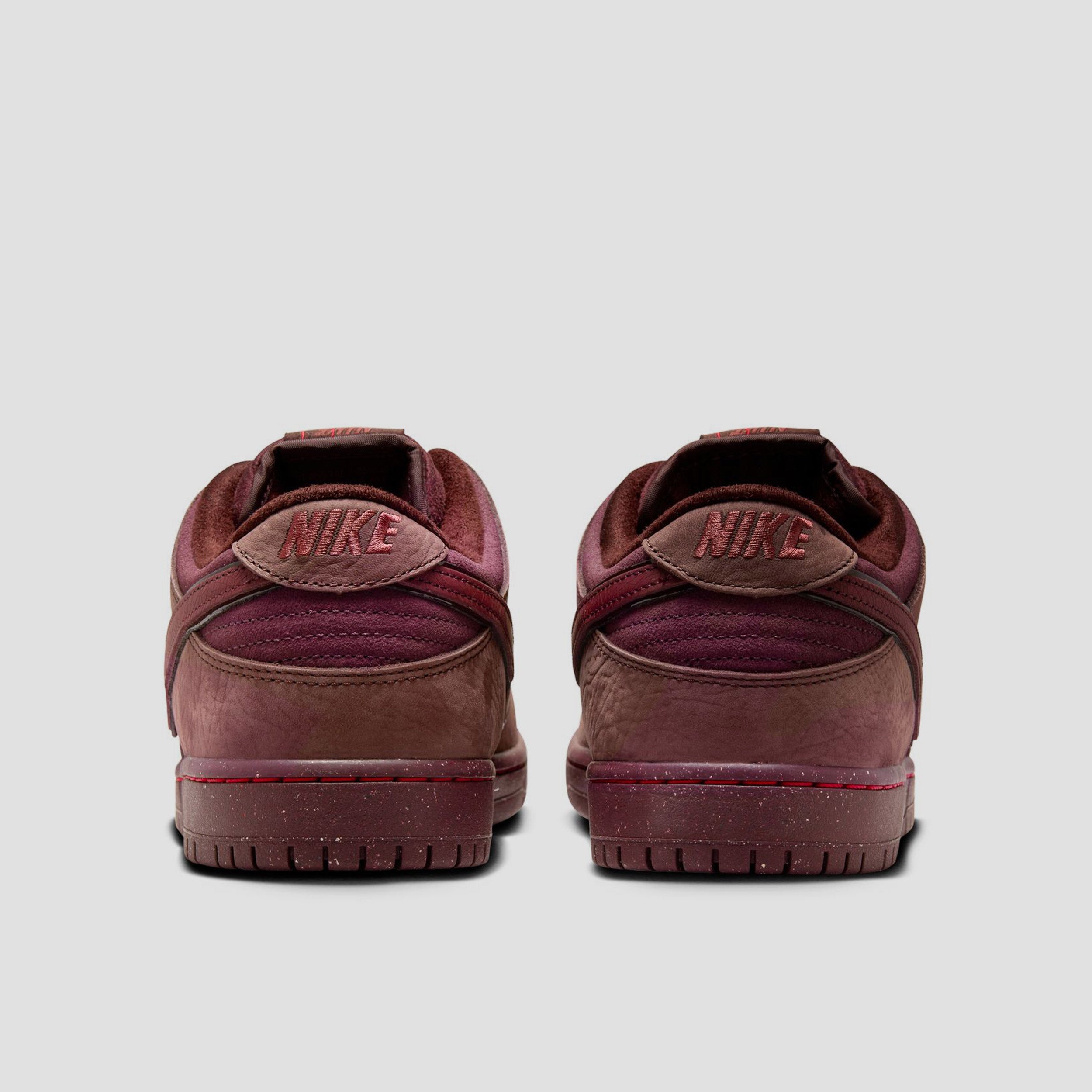 Nike SB Dunk Low Premium Skate Shoes Burgundy Crush / Dark Team Red - Earth