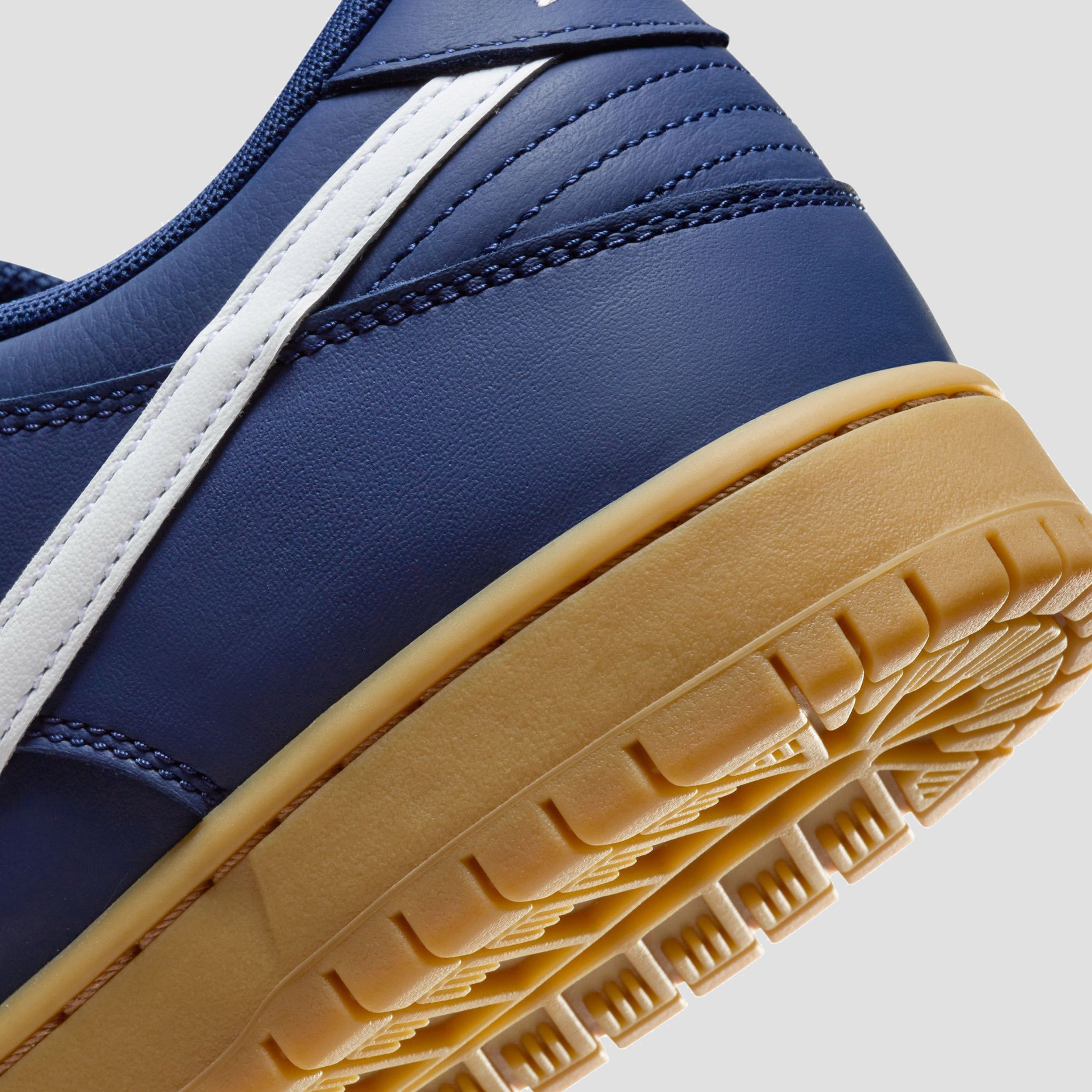 Nike SB Dunk Low Pro Skate Shoes Navy / White - Navy - Gum Light Brown