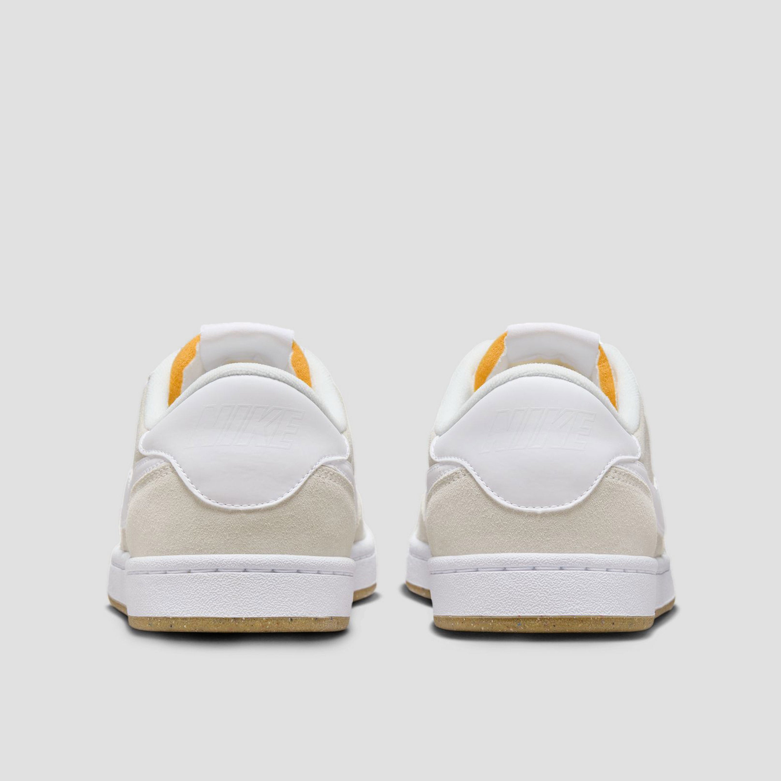 Nike SB FC Classic Shoes Summit White / Summit White - White