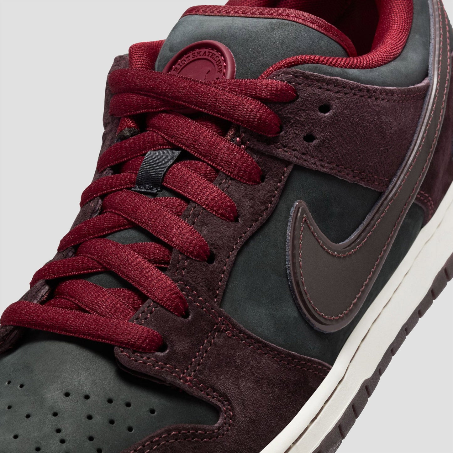 Nike SB Dunk Low Pro X Riot Skateshop Skate Shoes Mahogany / Dark Beetroot / Team Red / Sail