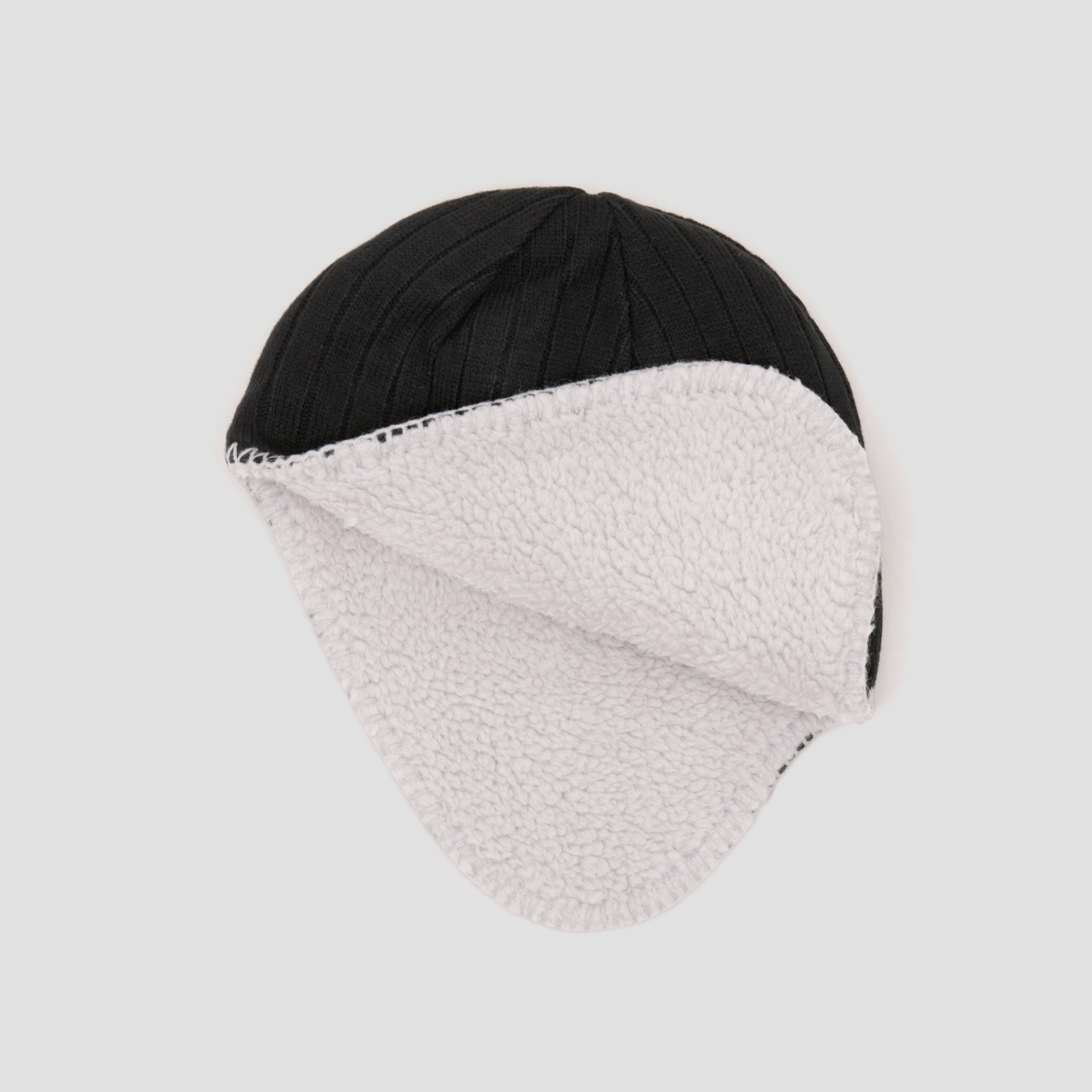Always Reversible Ear Flap Black / Grey