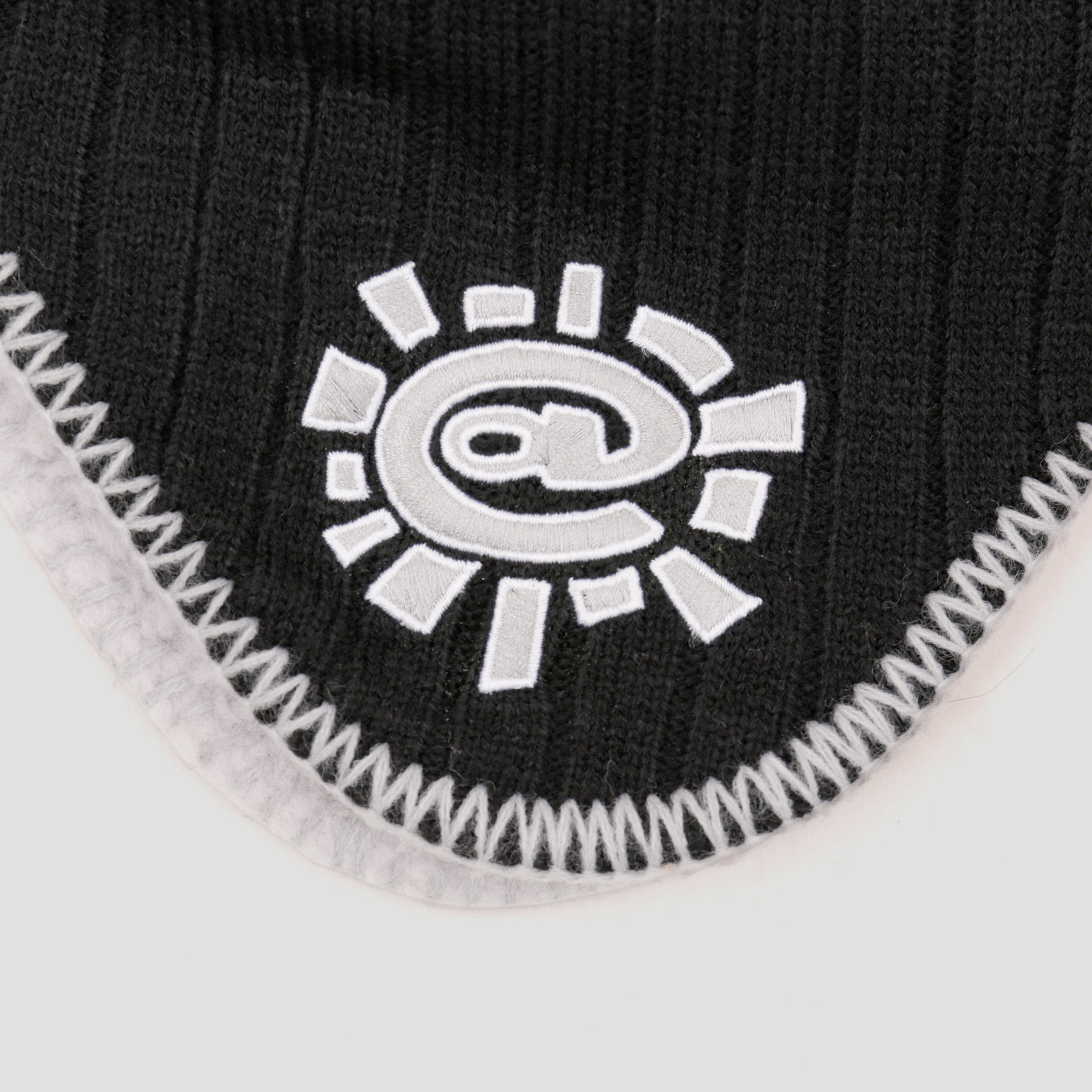 Always Reversible Ear Flap Black / Grey