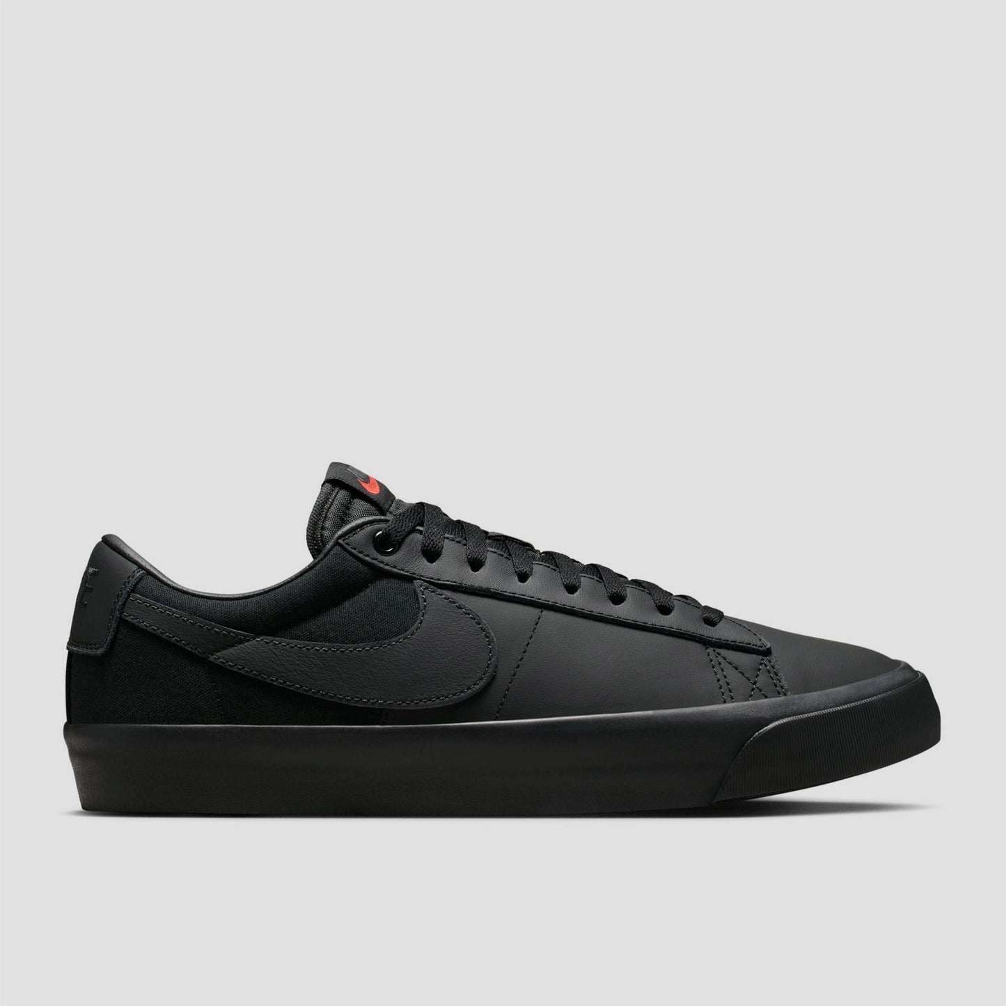 Nike SB Zoom Blazer Low Pro GT Skate Shoes Black / Black / Black