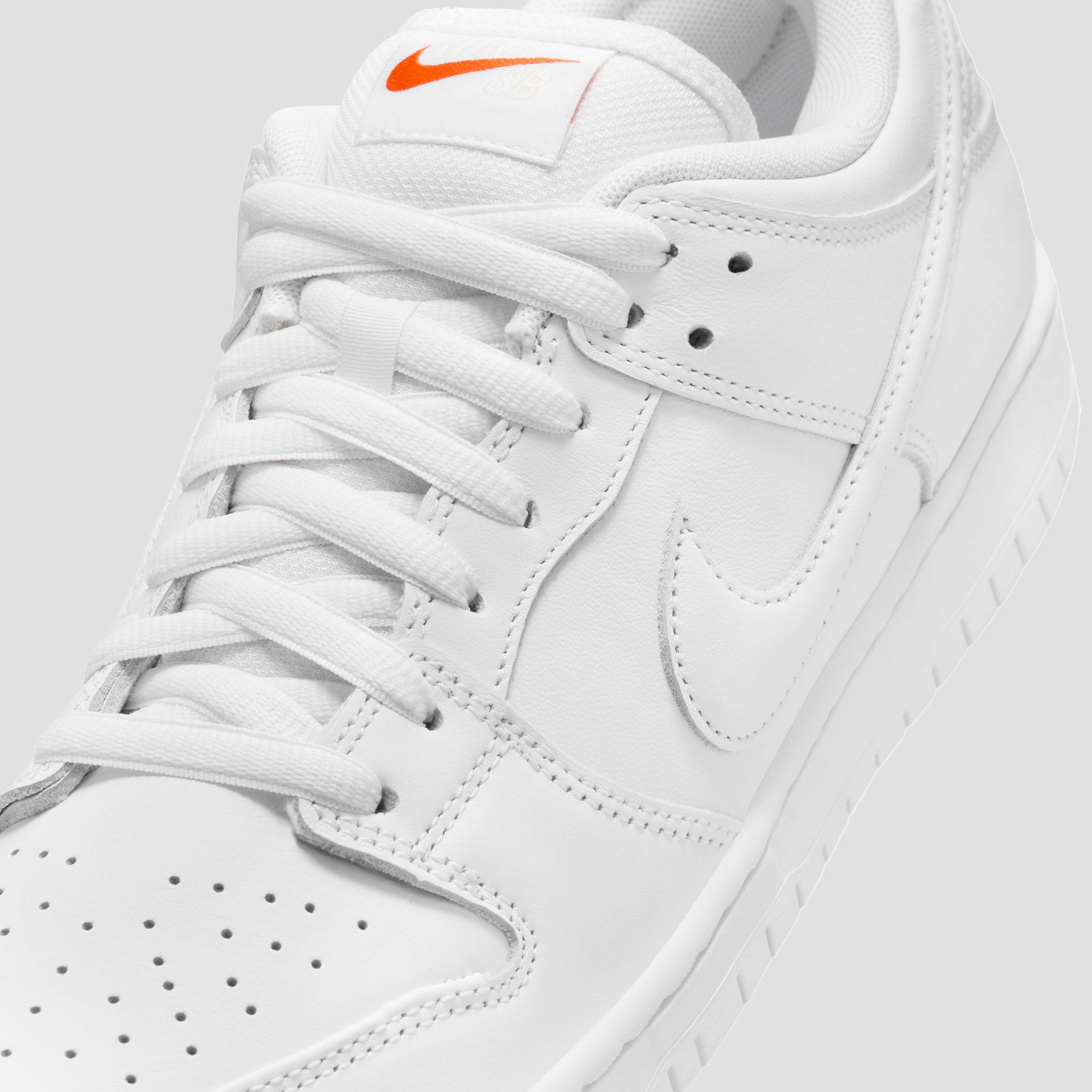 white nike skate shoe