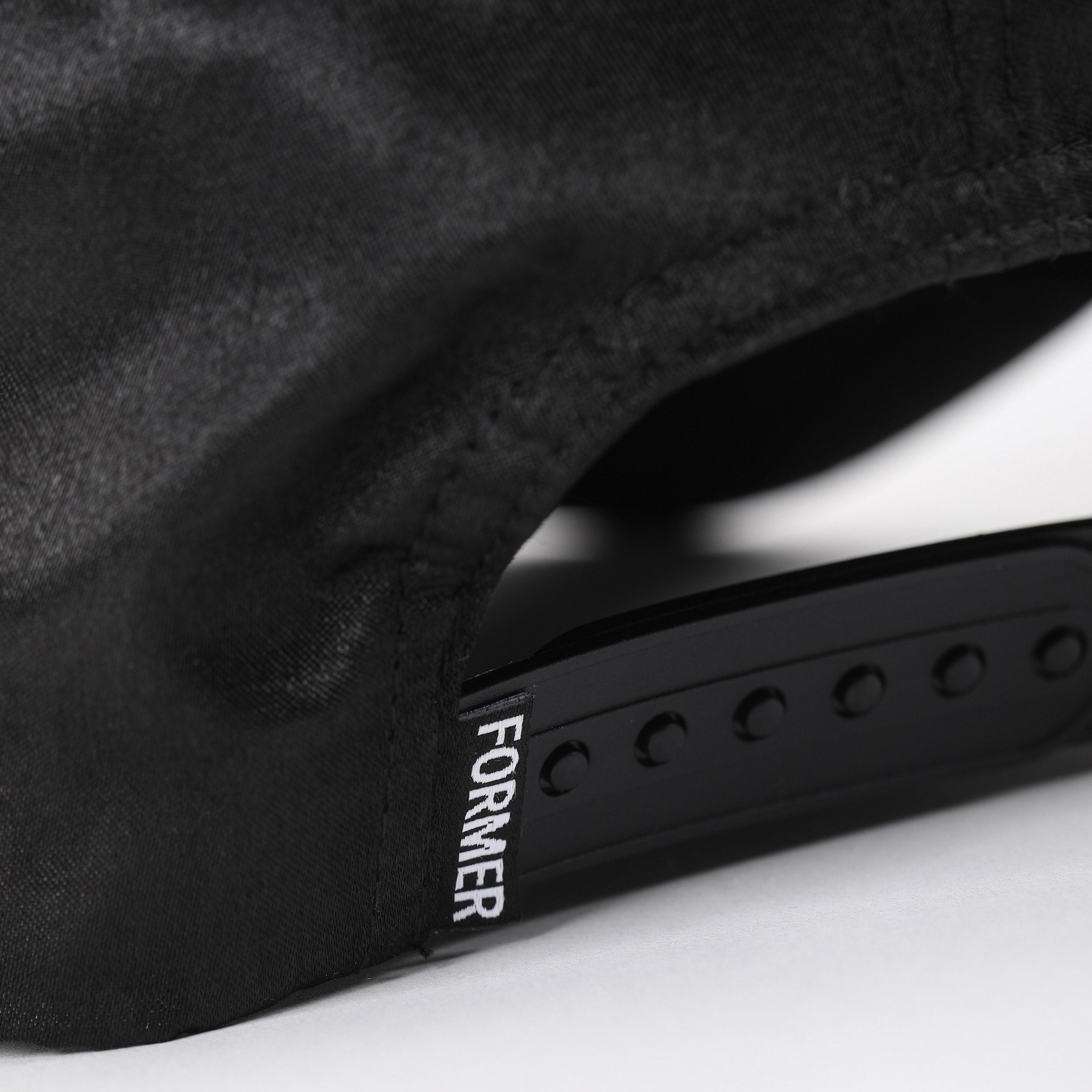 Former Puncture Satin Cap Black