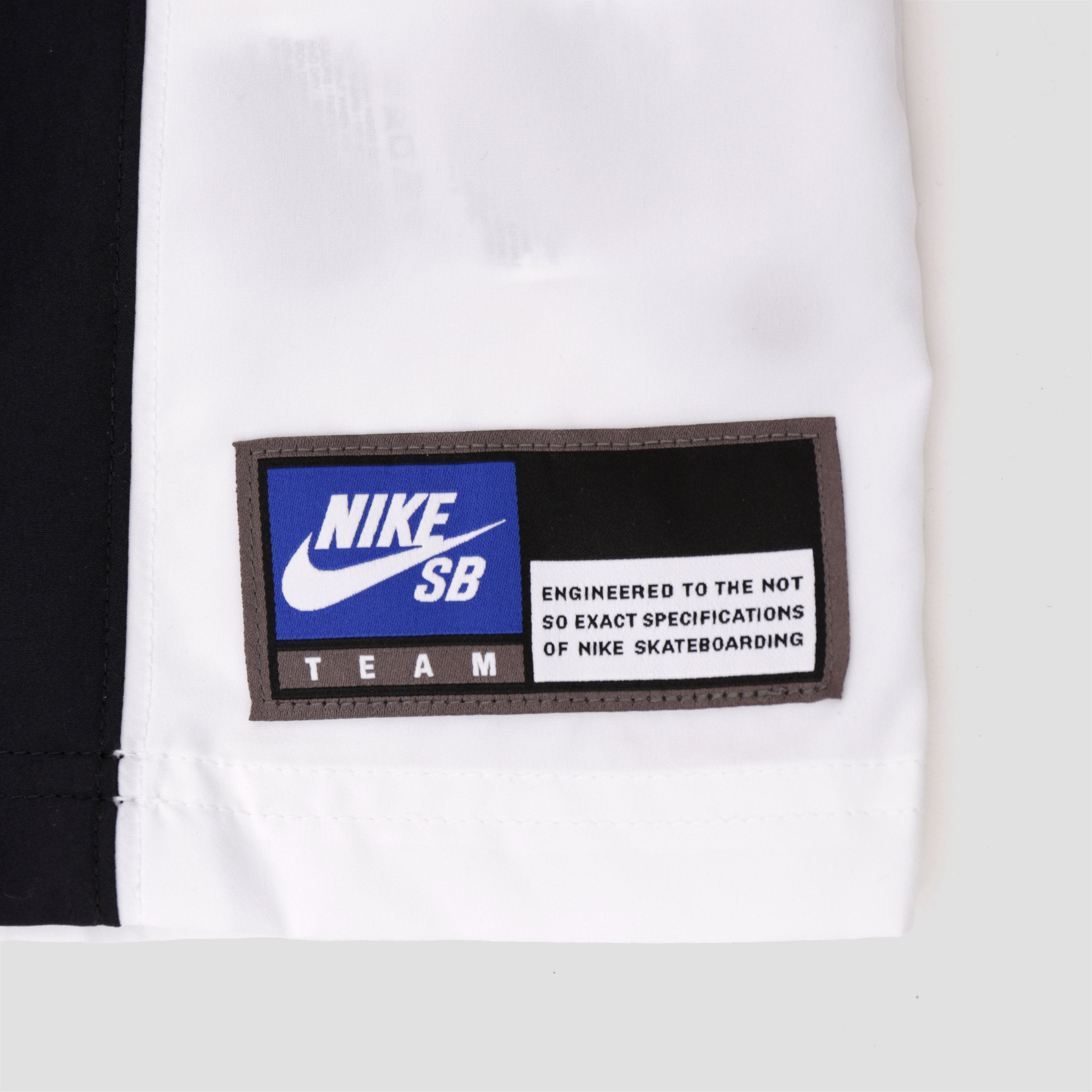 Nike SB Dri-Fit Bowler Woven Shortsleeve Shirt Black / White / White