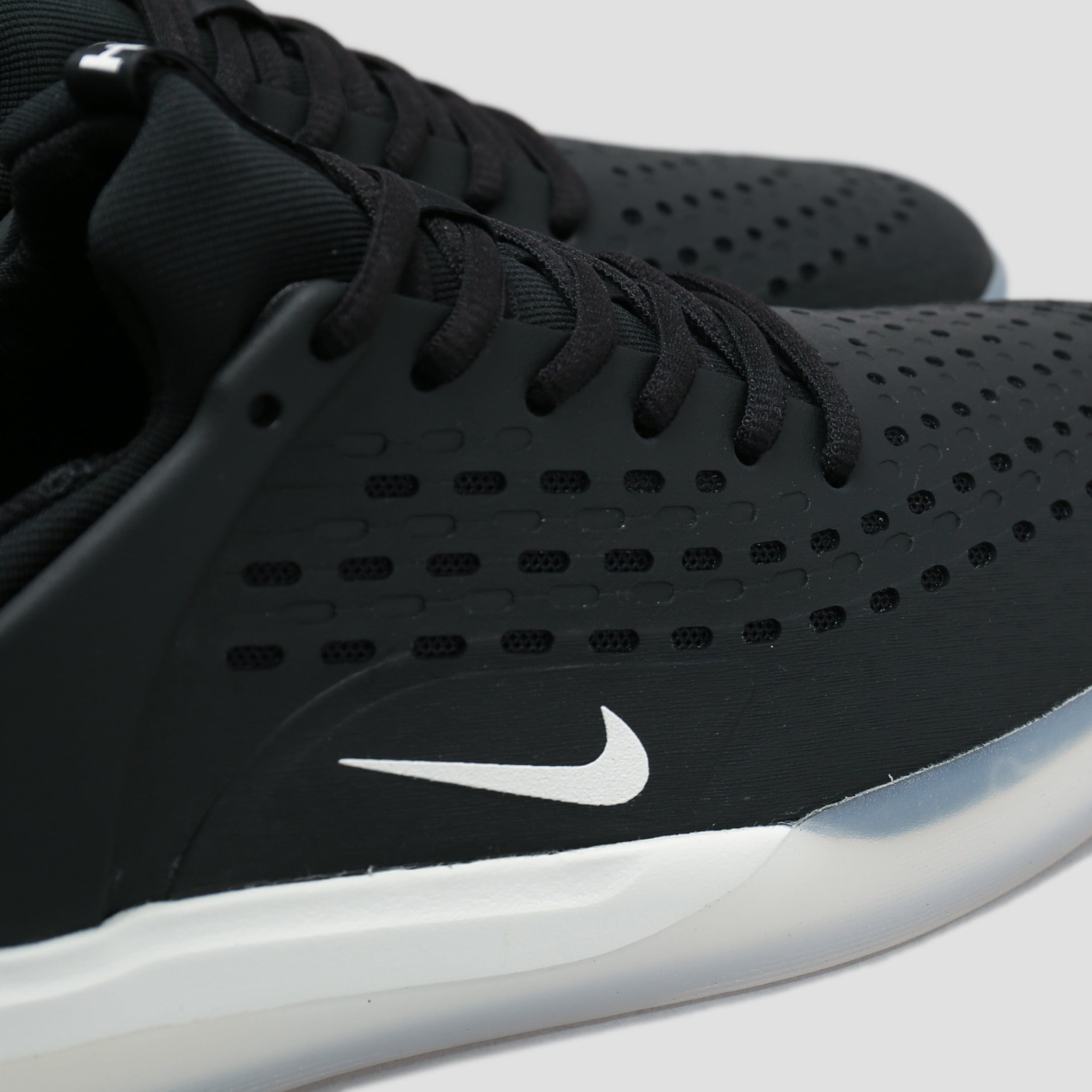 Nike SB Nyjah 3 Shoes Black / White - Black - Summit White